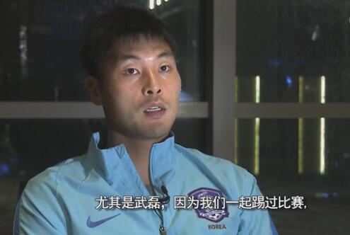叶忠全好奇的问道：辰儿，你怎么忽然要去美国了？该不会是要去安家看看吧？叶辰摇头笑道：怎么会，我是陪初然过去参加一个培训。